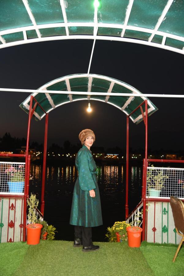 The Heritage Safina Group Of Houseboats Hotel Srīnagar Esterno foto