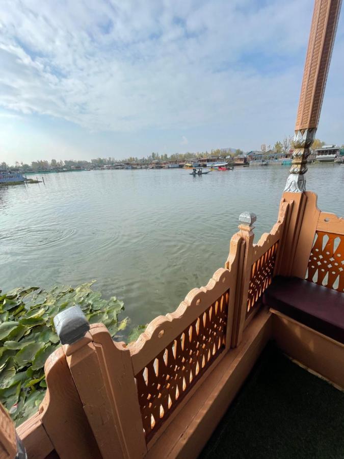 The Heritage Safina Group Of Houseboats Hotel Srīnagar Esterno foto