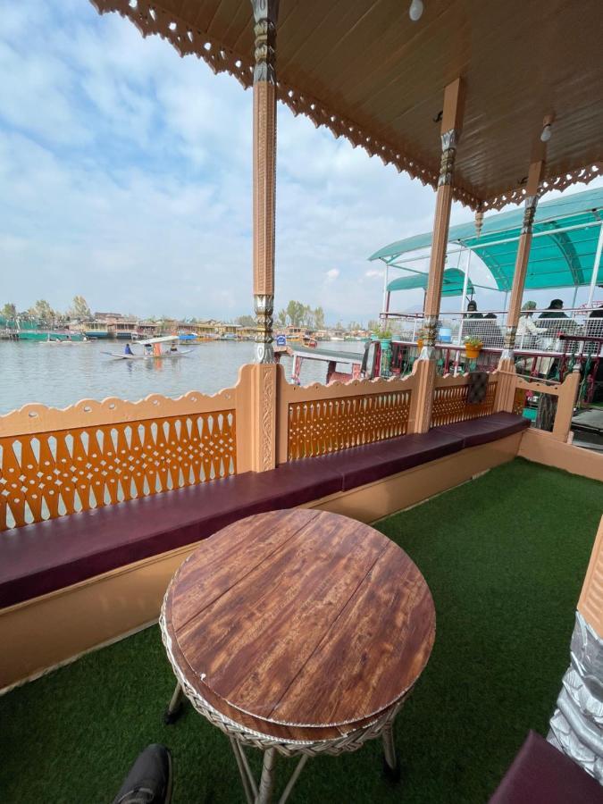 The Heritage Safina Group Of Houseboats Hotel Srīnagar Esterno foto