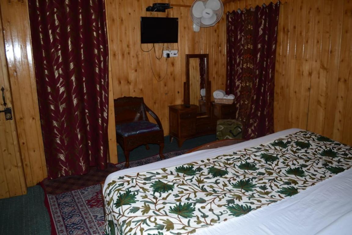 The Heritage Safina Group Of Houseboats Hotel Srīnagar Esterno foto