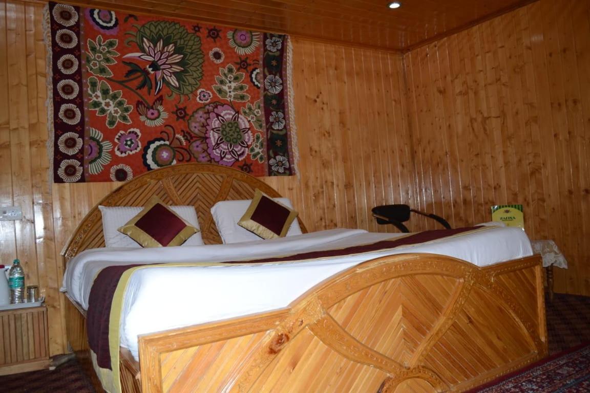 The Heritage Safina Group Of Houseboats Hotel Srīnagar Esterno foto