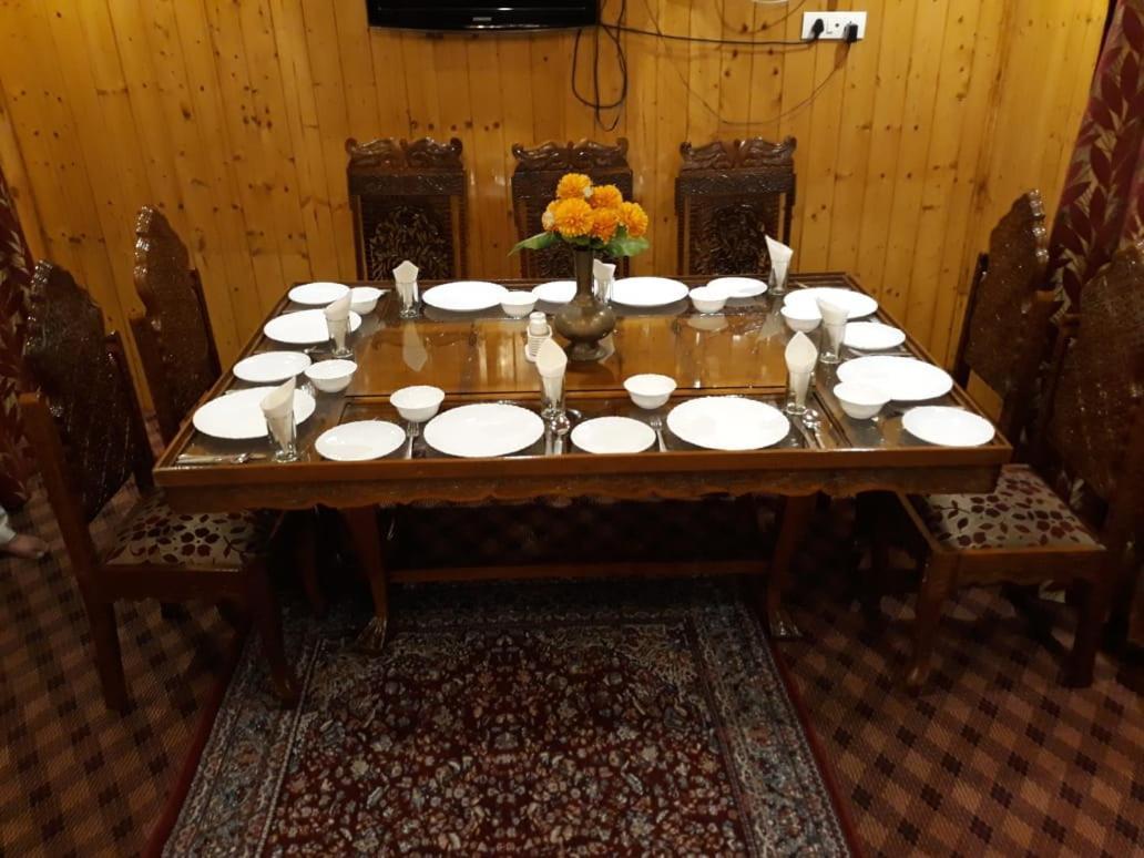 The Heritage Safina Group Of Houseboats Hotel Srīnagar Esterno foto