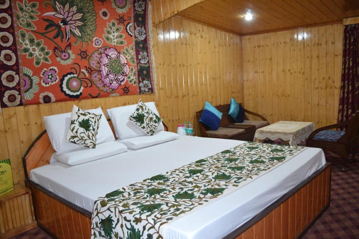 The Heritage Safina Group Of Houseboats Hotel Srīnagar Esterno foto