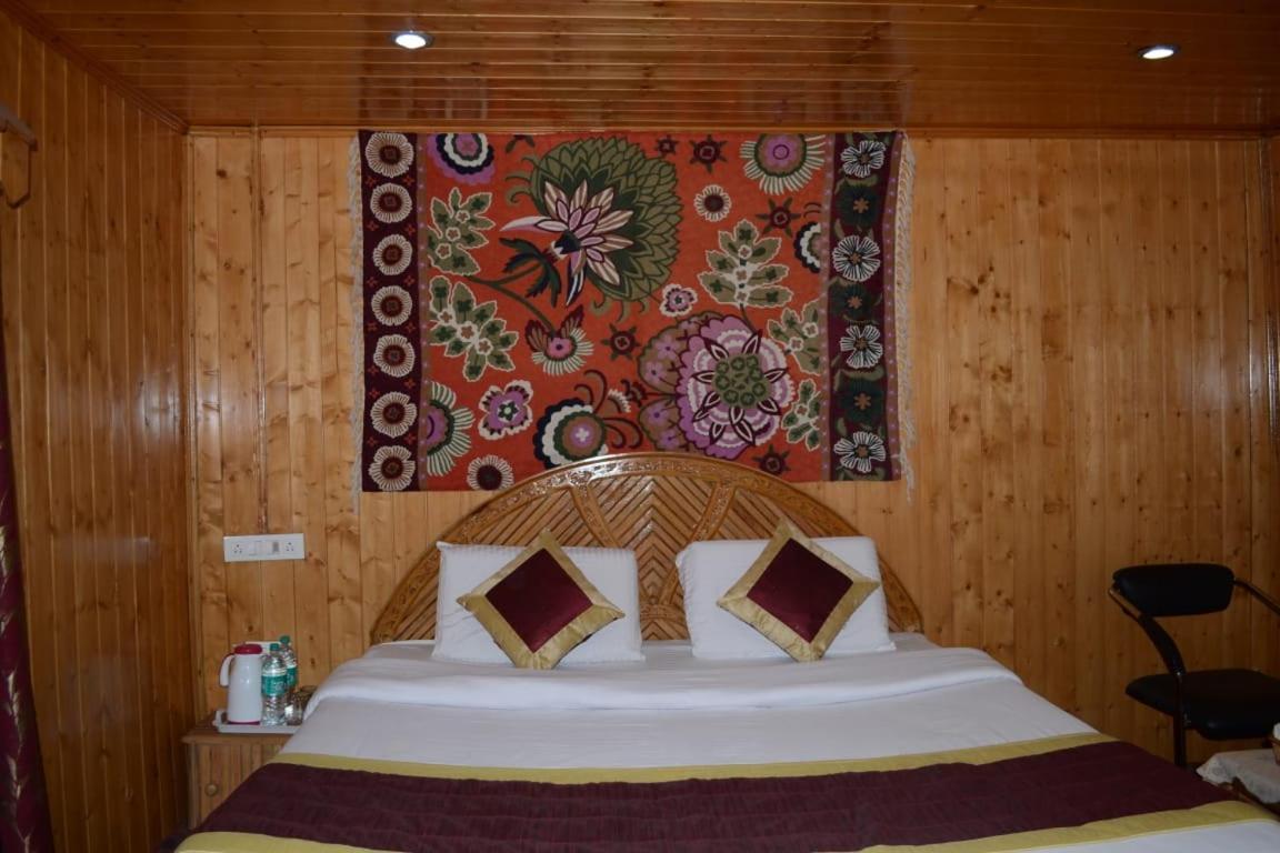 The Heritage Safina Group Of Houseboats Hotel Srīnagar Esterno foto