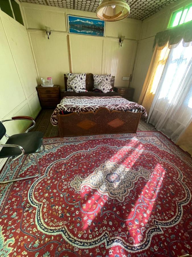 The Heritage Safina Group Of Houseboats Hotel Srīnagar Esterno foto
