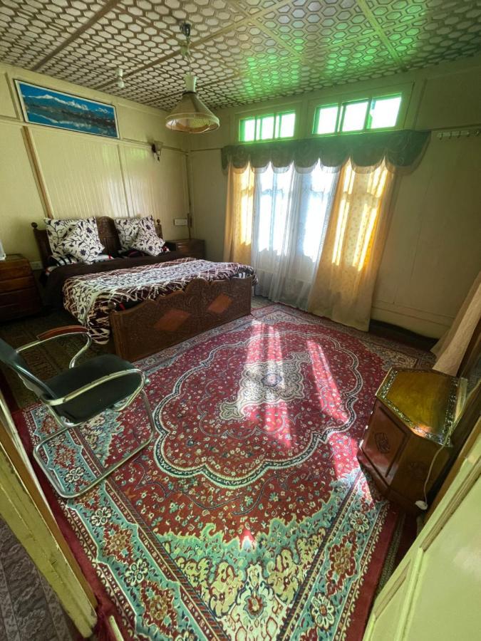 The Heritage Safina Group Of Houseboats Hotel Srīnagar Esterno foto