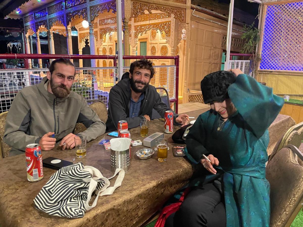 The Heritage Safina Group Of Houseboats Hotel Srīnagar Esterno foto