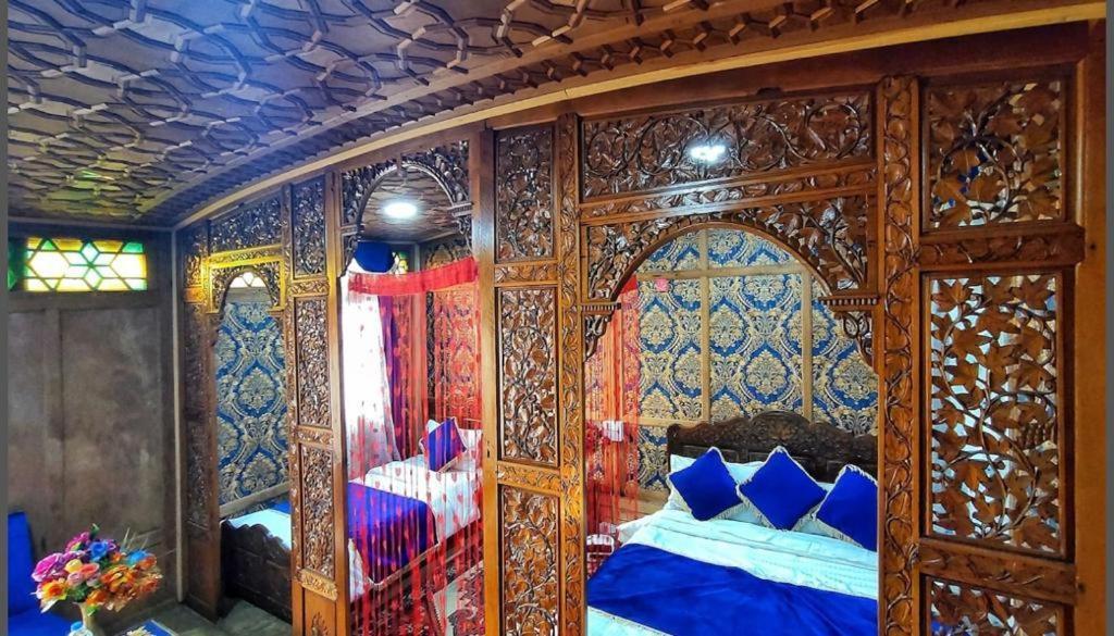 The Heritage Safina Group Of Houseboats Hotel Srīnagar Esterno foto