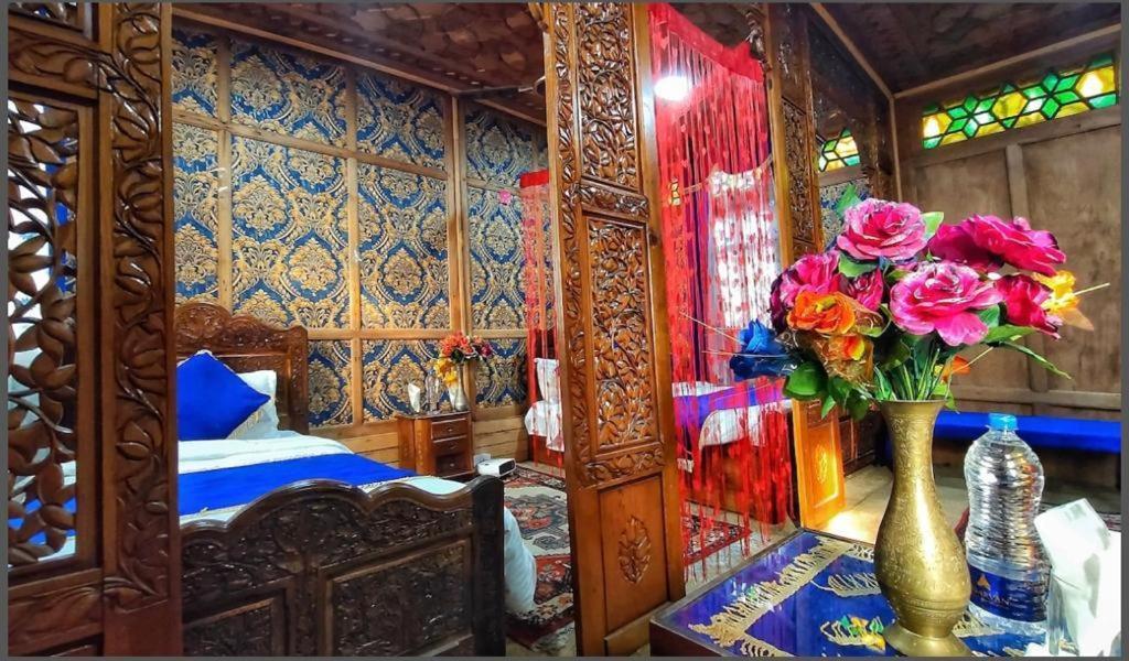 The Heritage Safina Group Of Houseboats Hotel Srīnagar Esterno foto