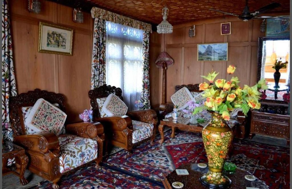 The Heritage Safina Group Of Houseboats Hotel Srīnagar Esterno foto