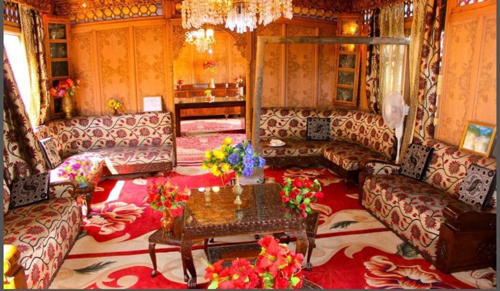 The Heritage Safina Group Of Houseboats Hotel Srīnagar Esterno foto