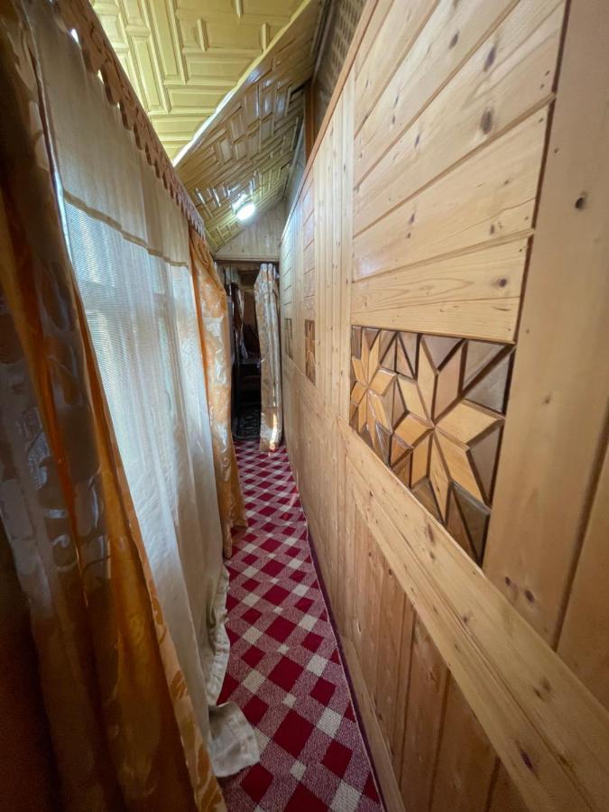 The Heritage Safina Group Of Houseboats Hotel Srīnagar Esterno foto