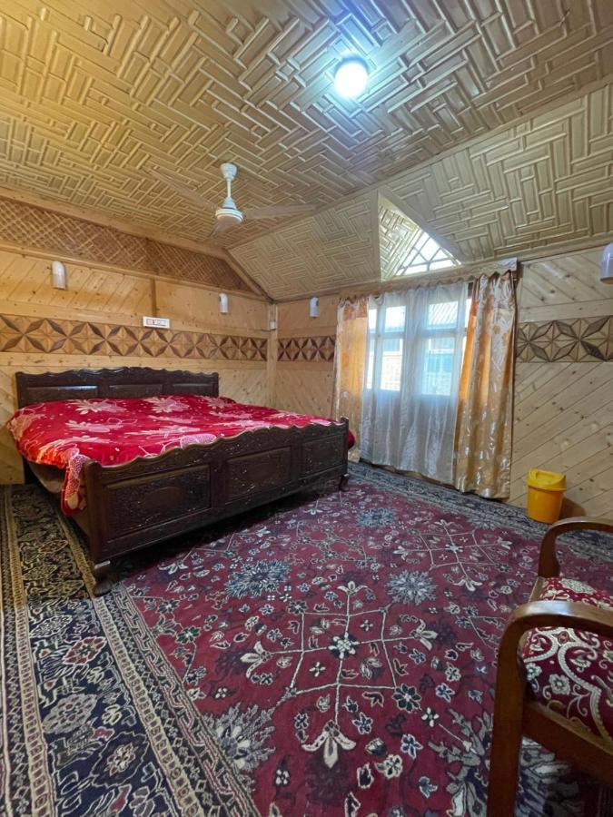 The Heritage Safina Group Of Houseboats Hotel Srīnagar Esterno foto