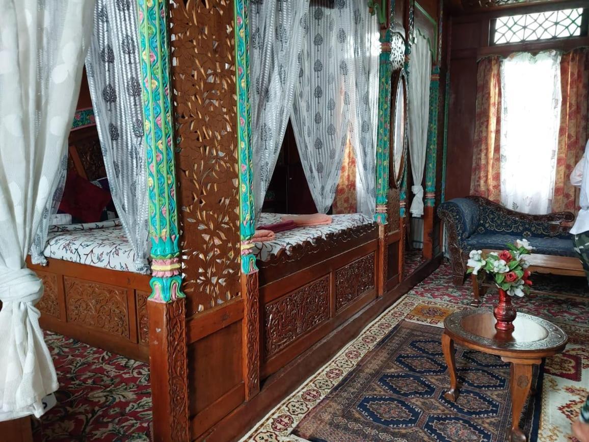 The Heritage Safina Group Of Houseboats Hotel Srīnagar Esterno foto