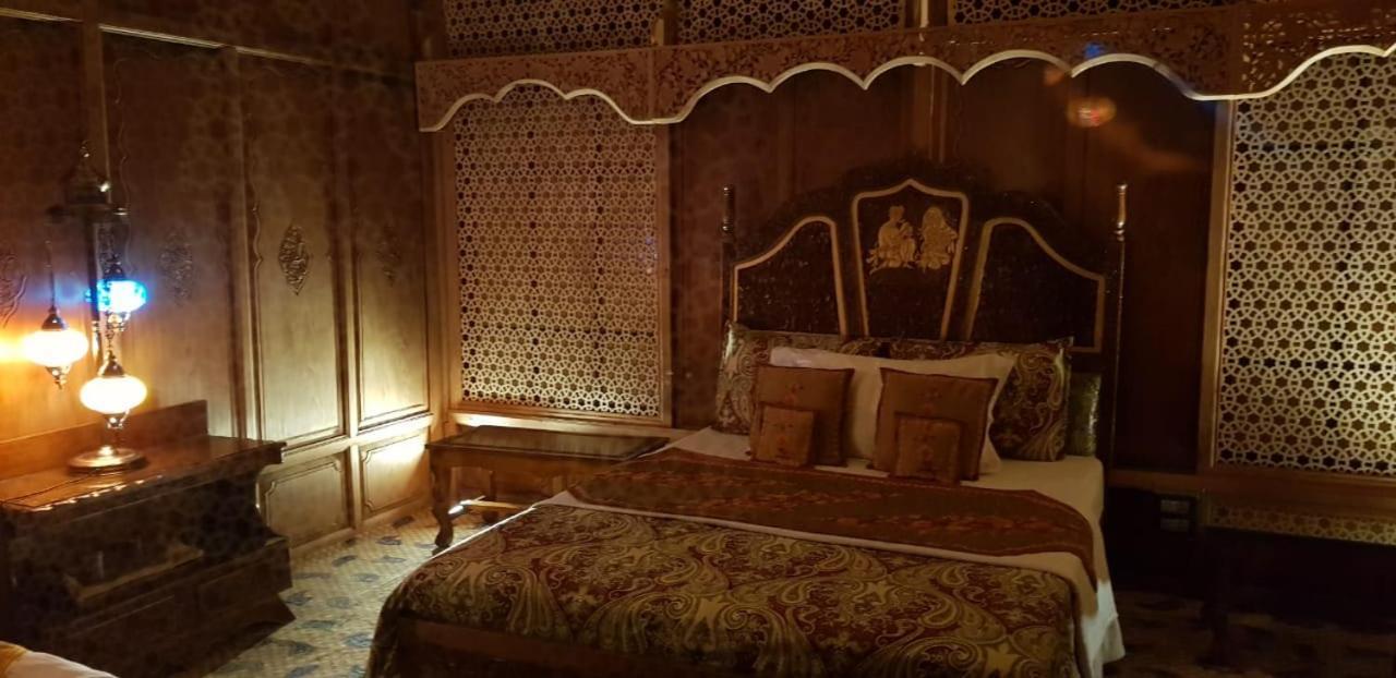 The Heritage Safina Group Of Houseboats Hotel Srīnagar Esterno foto