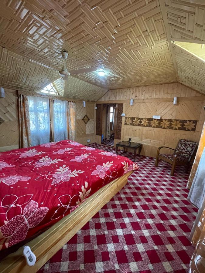 The Heritage Safina Group Of Houseboats Hotel Srīnagar Esterno foto