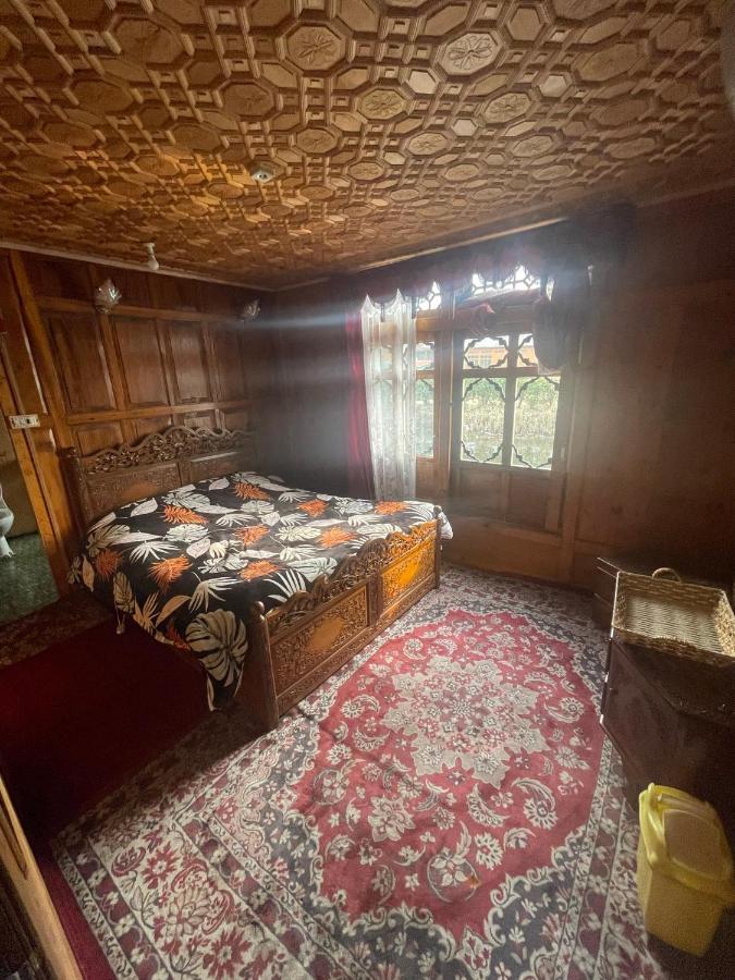 The Heritage Safina Group Of Houseboats Hotel Srīnagar Esterno foto