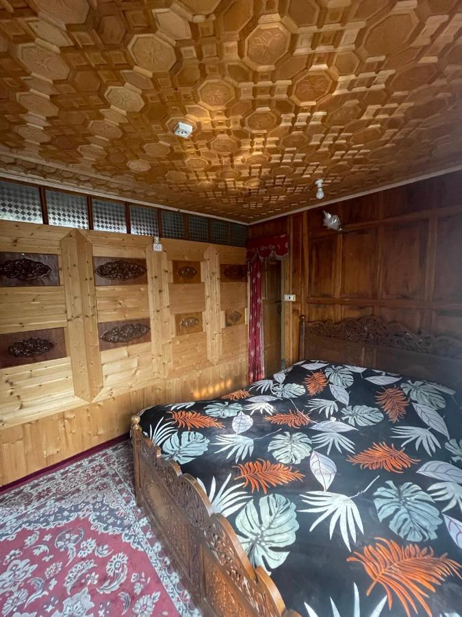 The Heritage Safina Group Of Houseboats Hotel Srīnagar Esterno foto