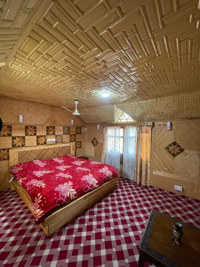 The Heritage Safina Group Of Houseboats Hotel Srīnagar Esterno foto