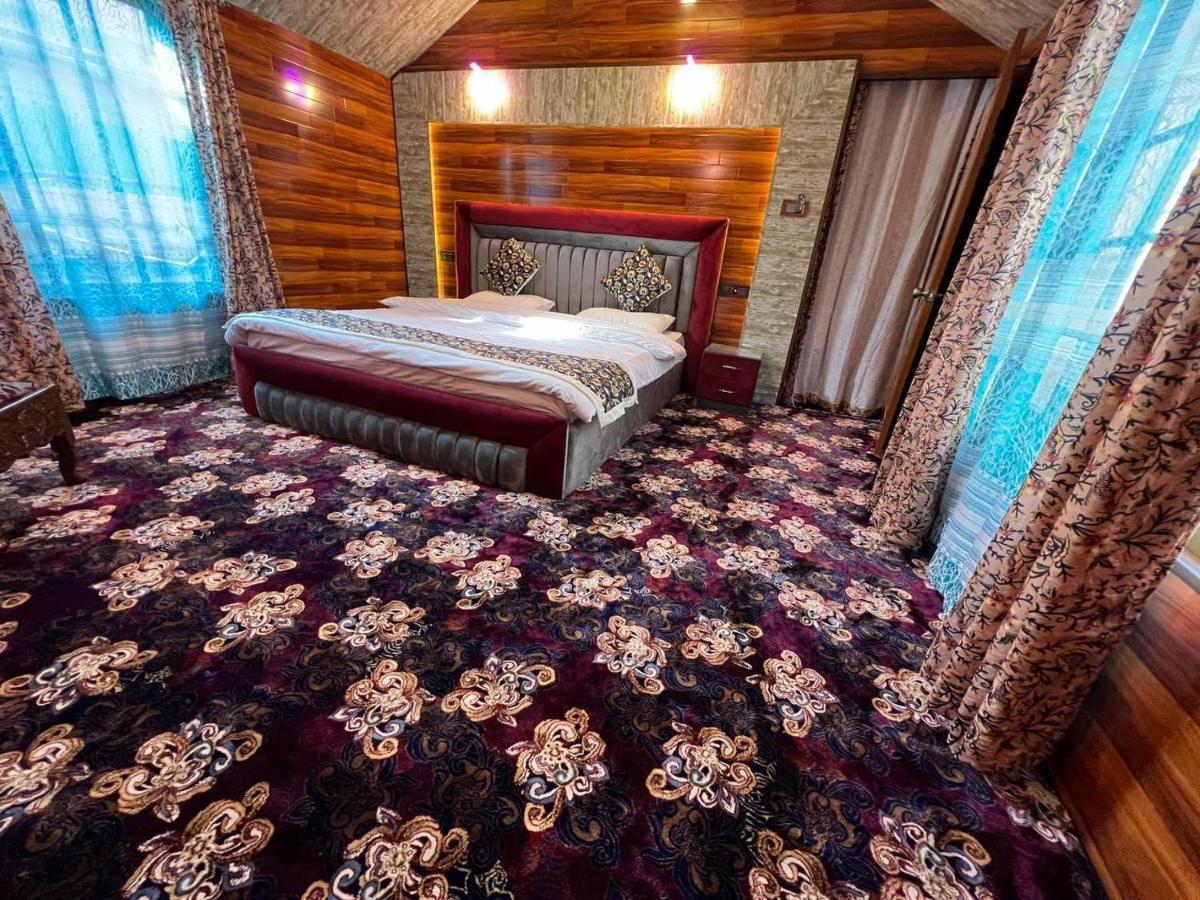 The Heritage Safina Group Of Houseboats Hotel Srīnagar Esterno foto